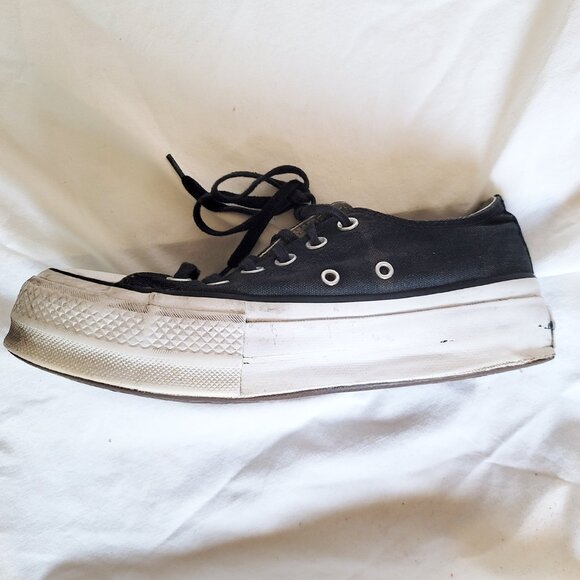 Women's Chuck Taylor Converse size 7 black low tops with 1.5" lift platform - Picture 10 of 11